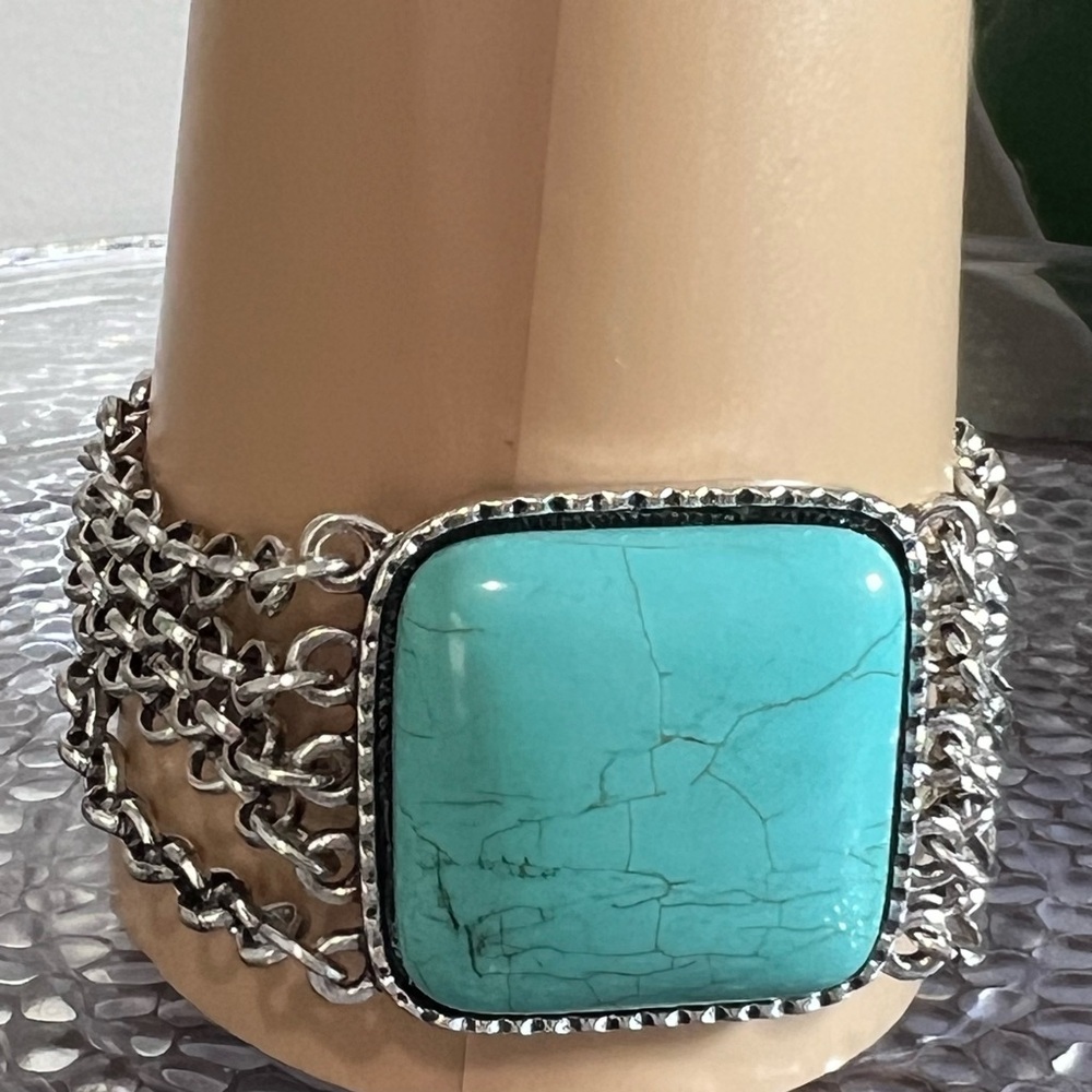 Faux turquoise silver tone vintage toggle Bracelet - Picture 3 of 7